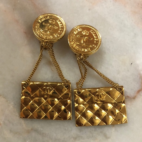 CHANEL Jewelry - Rare vintage Authentic Chanel gold earrings ❤️🌈